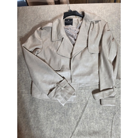 Bagatelle Collection Jackets & Blazers - Bagatelle Collection Beige Faux Leather Cropped Trench Jacket Womens Large L
